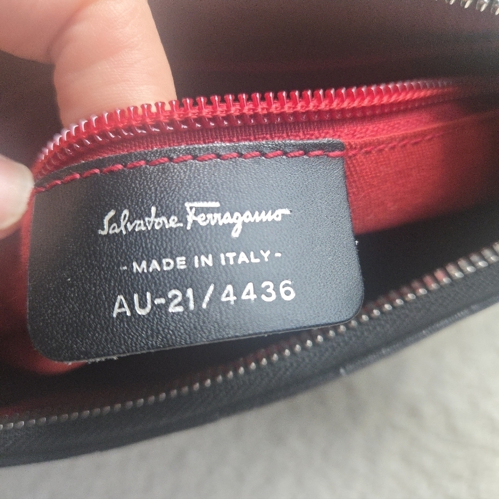 Salvatore Ferragamo Black Gancini Leather Shoulder Bag EUC - Picture 8 of 17